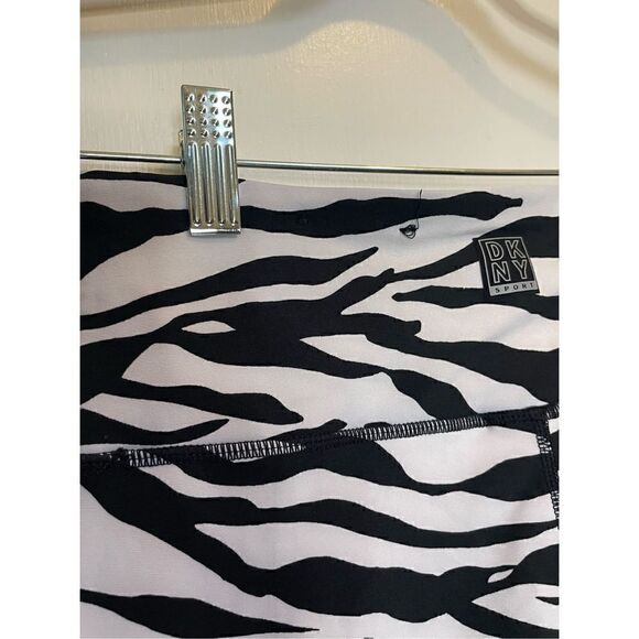 🔴 NWOT DKNY Sport High Waist Shorts in black and white zebra print! XS - Picture 7 of 12